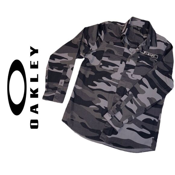Oakley Men’s Gray Camo Long‎ Sleeve Button Down Cargo Short - Size M - Picture 3 of 4
